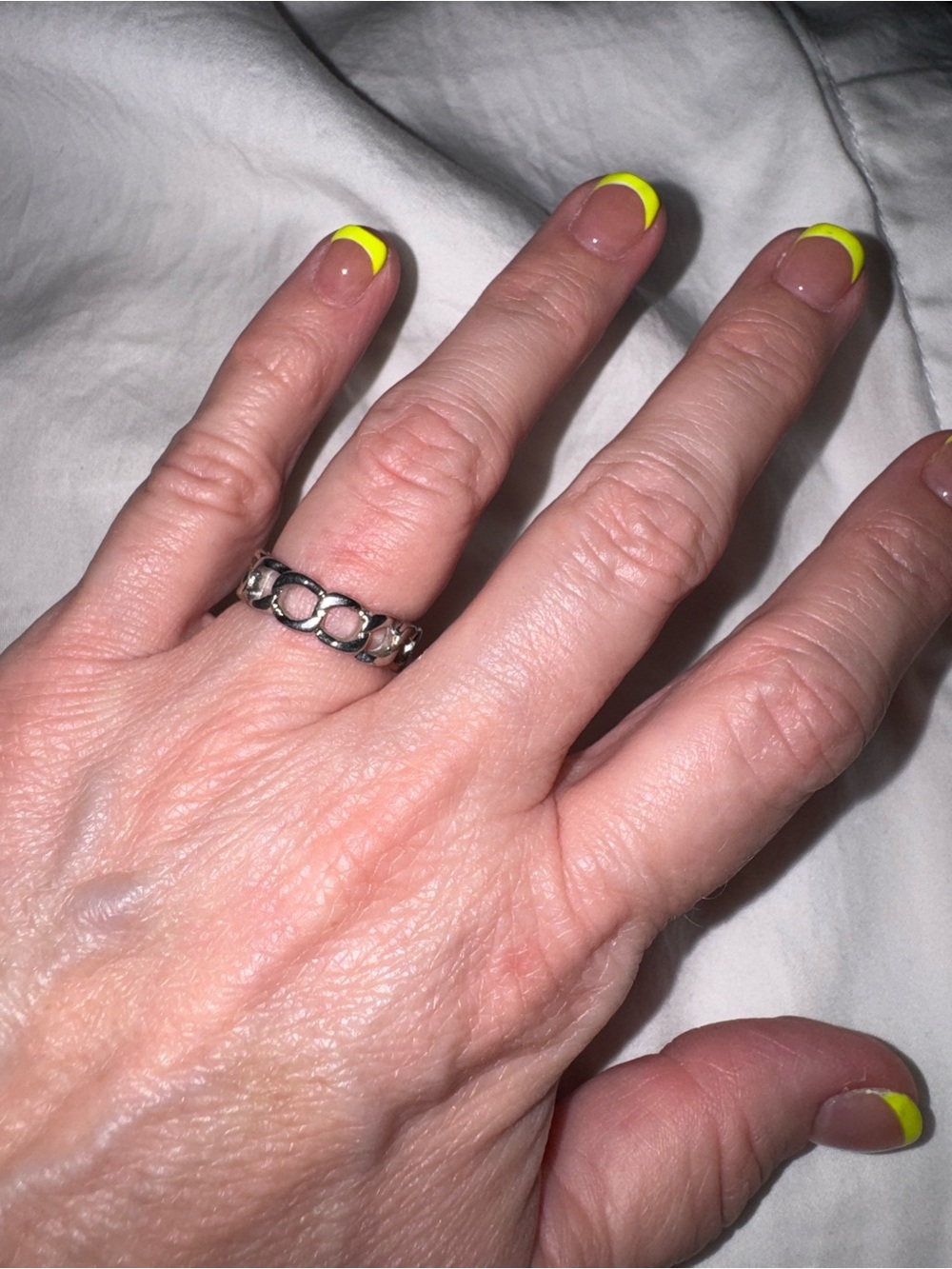 Silver Tone Interlocking Curb Chain Band Ring Size 7.5
